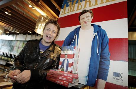 ]Jamieho Amerika. Britský televizní éfkucha Jamie Oliver si rychle dokázal získat píze amerických divák a tená. 